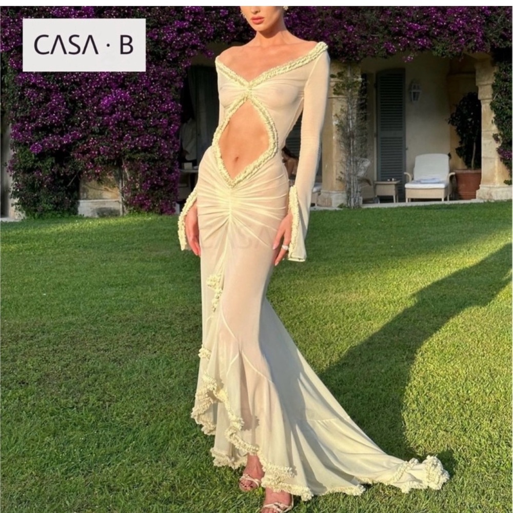 Kylie Jenner look-alike dress bought from Casa B original dress goes for 1200.